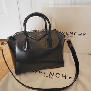 Givenchy Antigona Bag Small in Calf skin shiny leather in black 100% authentic